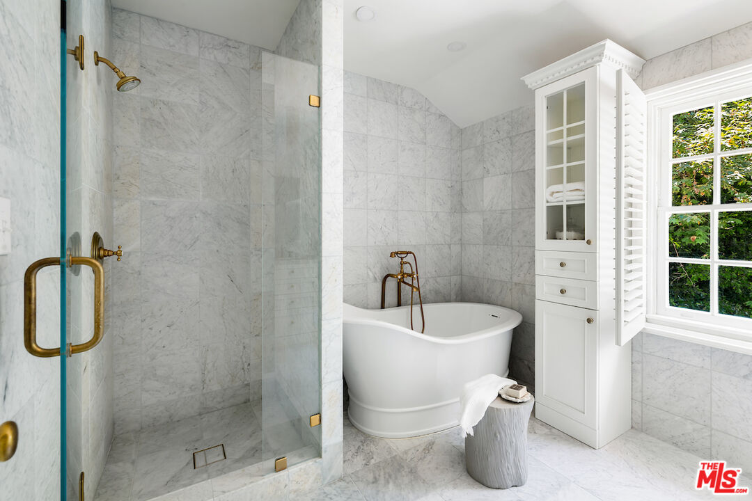 949 Stone Canyon Road Los Angeles, CA 90077 - Photo 23 of 41 a bathroom with a sink and mirror