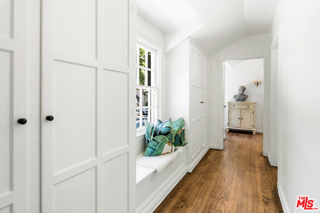 949 Stone Canyon Road Los Angeles, CA 90077 - Photo 26 of 41 a view of an entryway with wooden floor