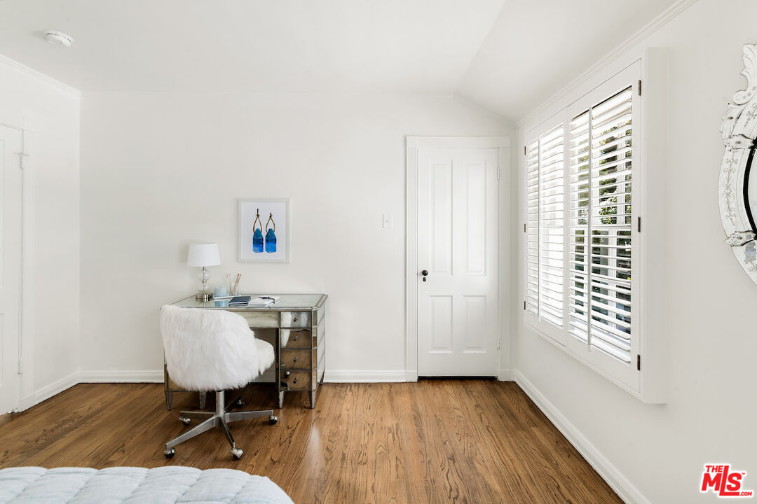 949 Stone Canyon Road Los Angeles, CA 90077 - Photo 28 of 41 a workspace room with furniture and wooden floor
