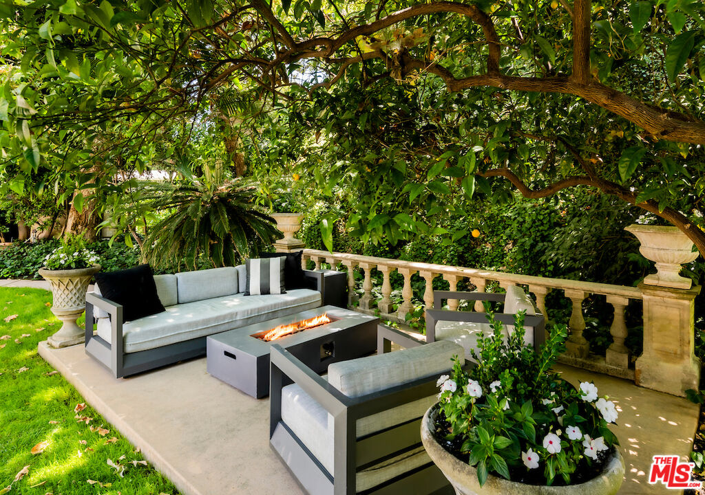 949 Stone Canyon Road Los Angeles, CA 90077 - Photo 36 of 41 a view of a couches in the roof deck