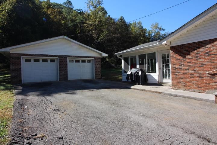 852 Wears Valley Road Townsend, TN 37882 - Photo 8 of 35 Gallery Image 8