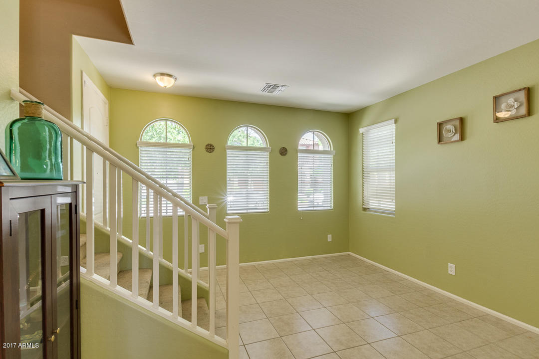 7749 West Giles Road Phoenix, AZ 85035 - Photo 8 of 50 08-Giles