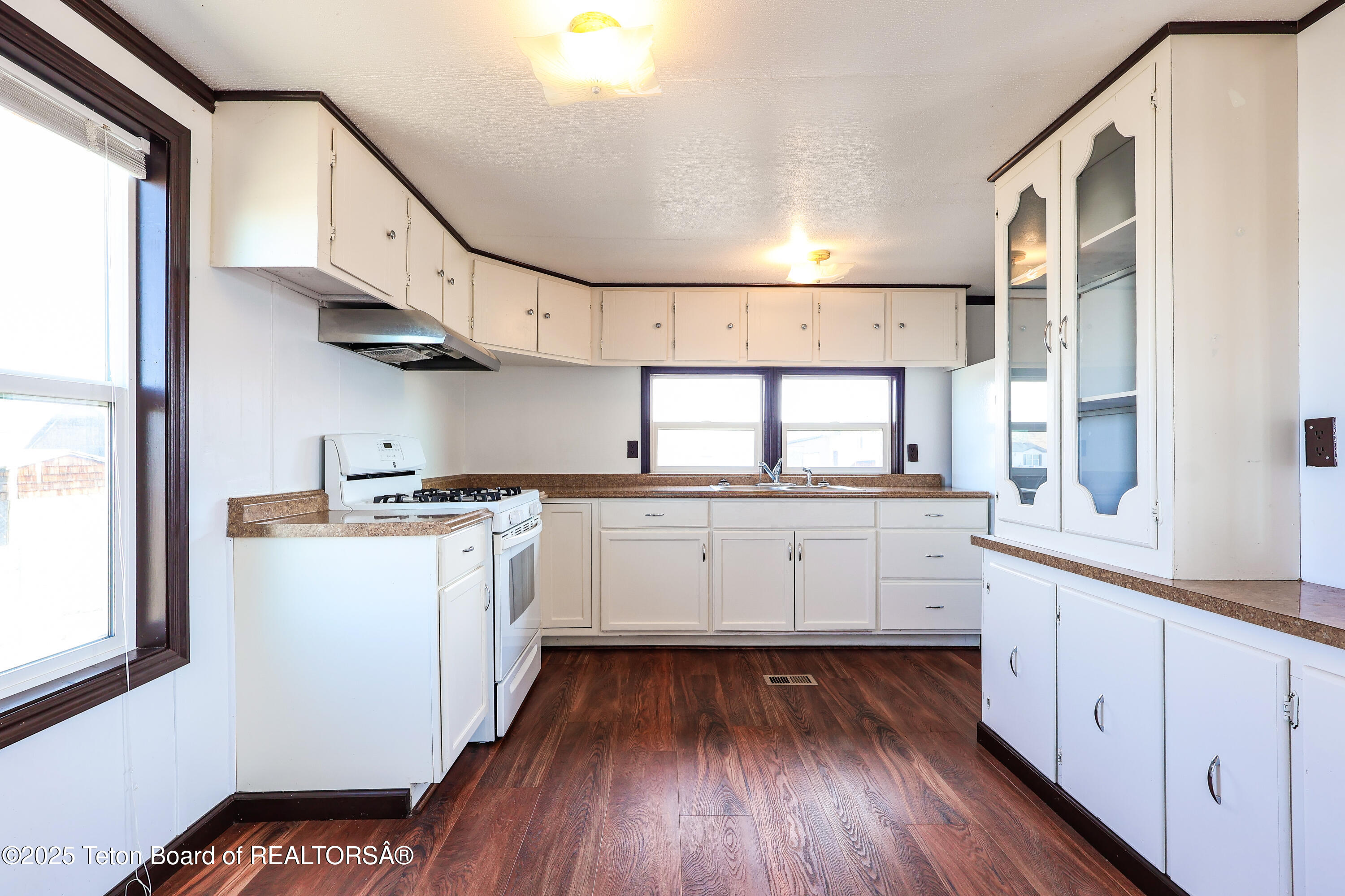 809 3rd Street Marbleton, WY 83113 - Photo 3 of 16 Kitchen