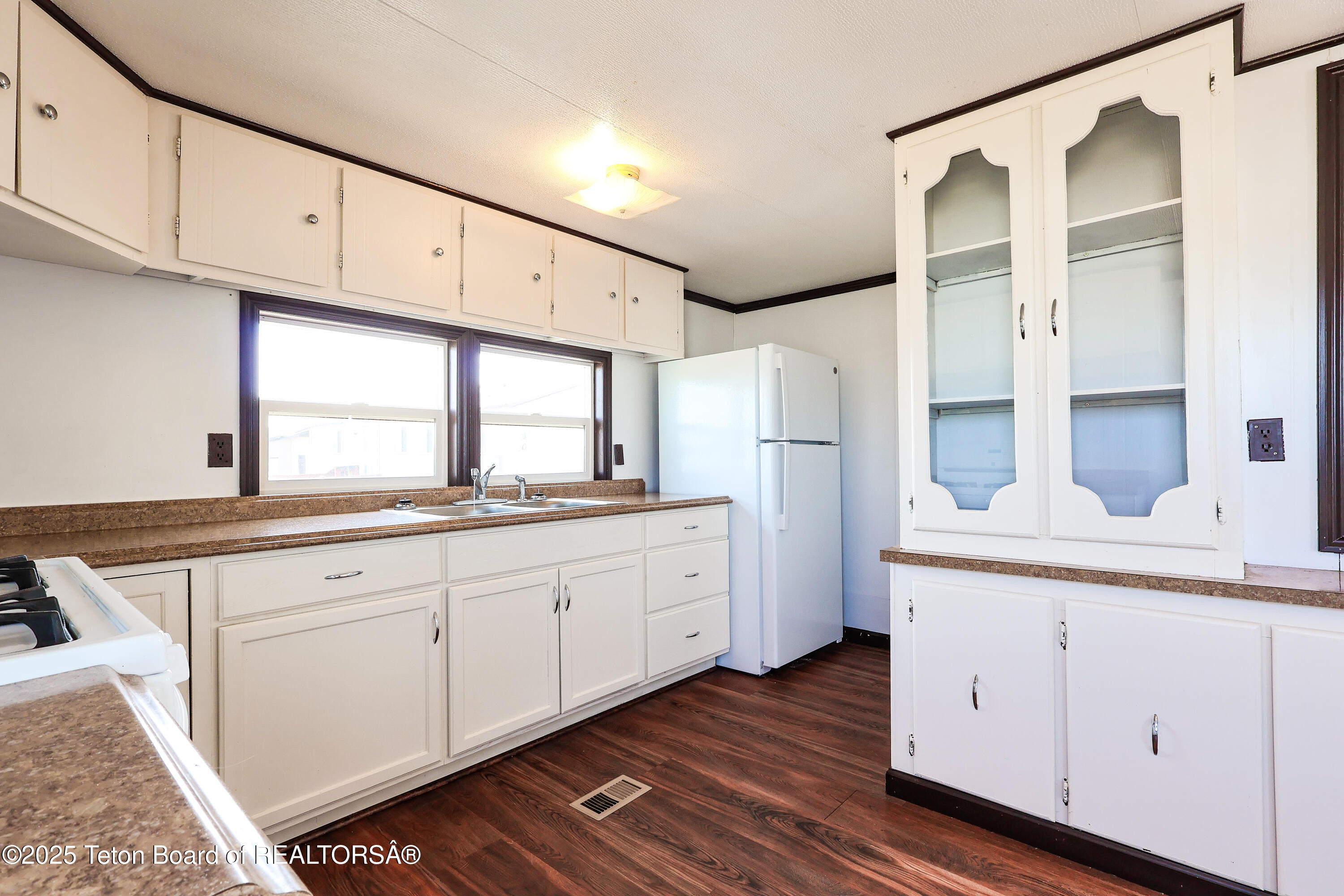 809 3rd Street Marbleton, WY 83113 - Photo 4 of 16 Kitchen
