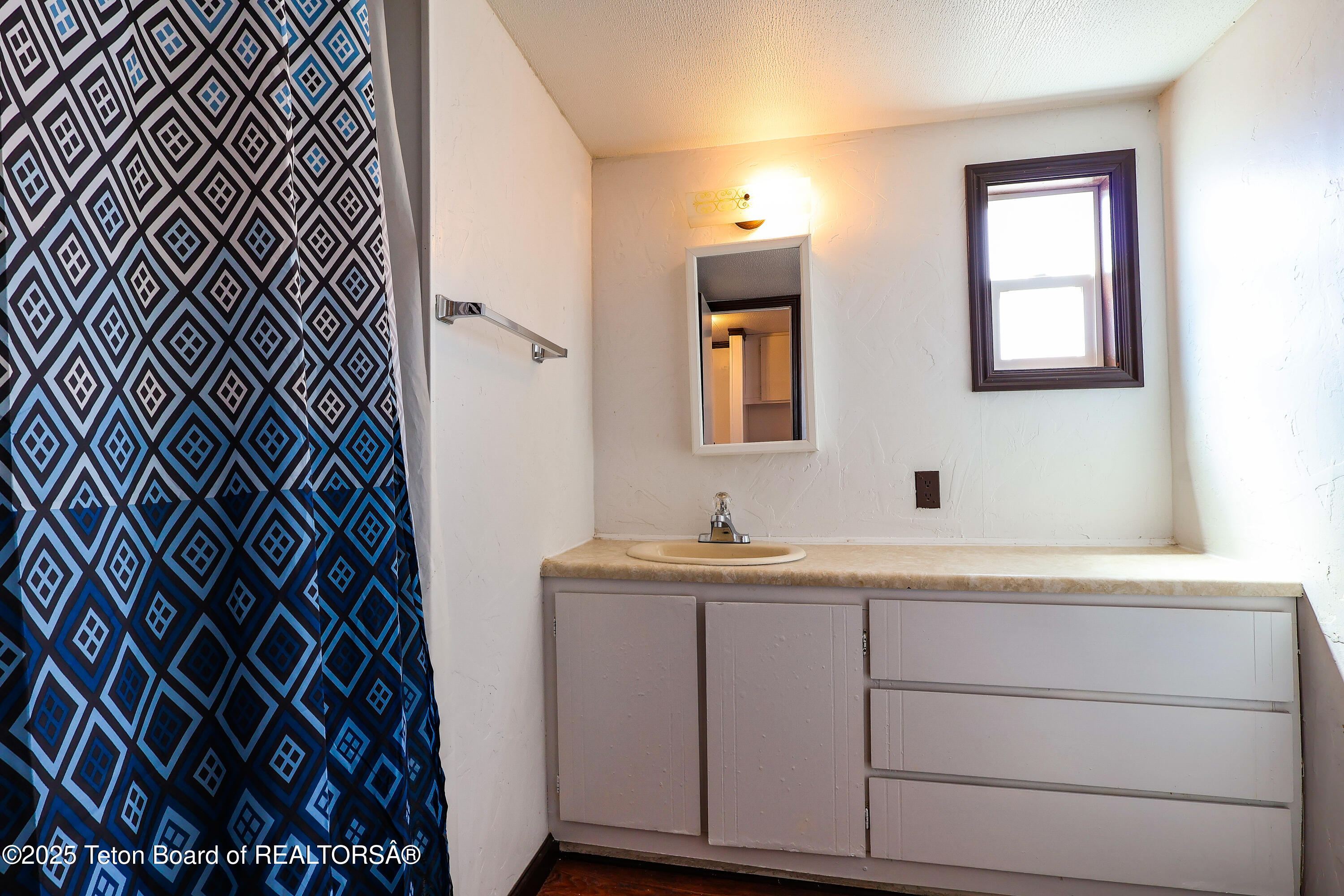 809 3rd Street Marbleton, WY 83113 - Photo 10 of 16 Bathroom