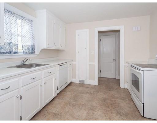 32 Thornton Road Waltham, MA 02453 - Photo 8 of 30