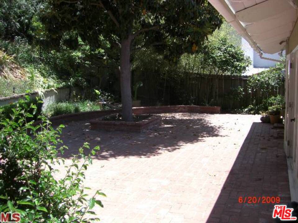 3612 Mandeville Canyon Road Los Angeles, CA 90049 - Photo 2 of 8