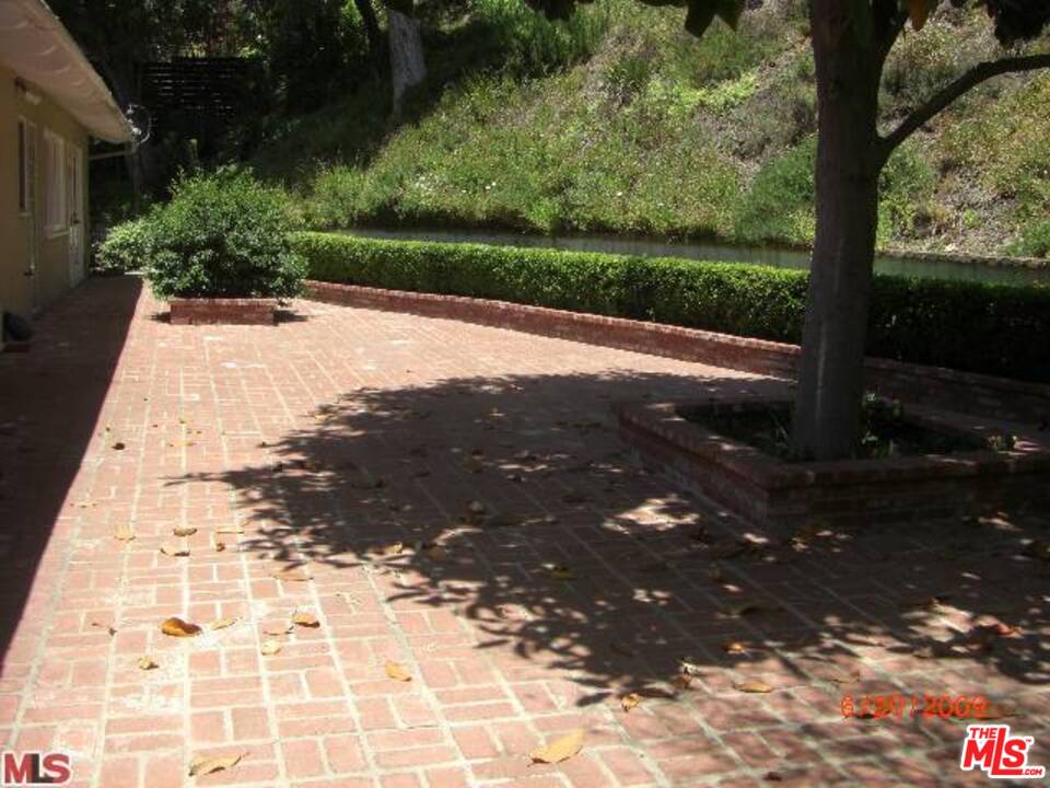 3612 Mandeville Canyon Road Los Angeles, CA 90049 - Photo 3 of 8