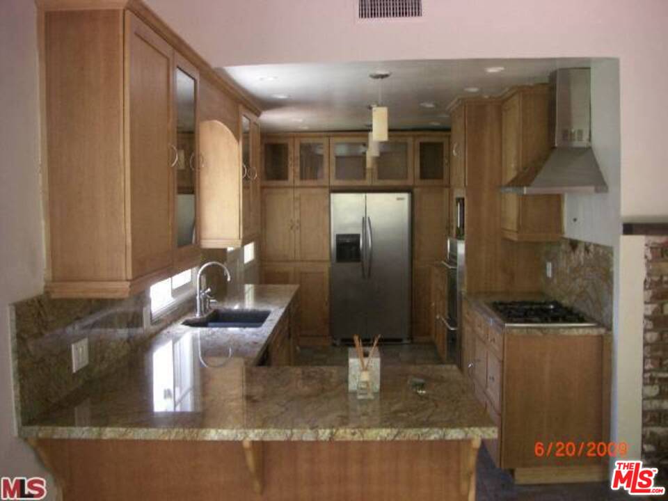 3612 Mandeville Canyon Road Los Angeles, CA 90049 - Photo 5 of 8