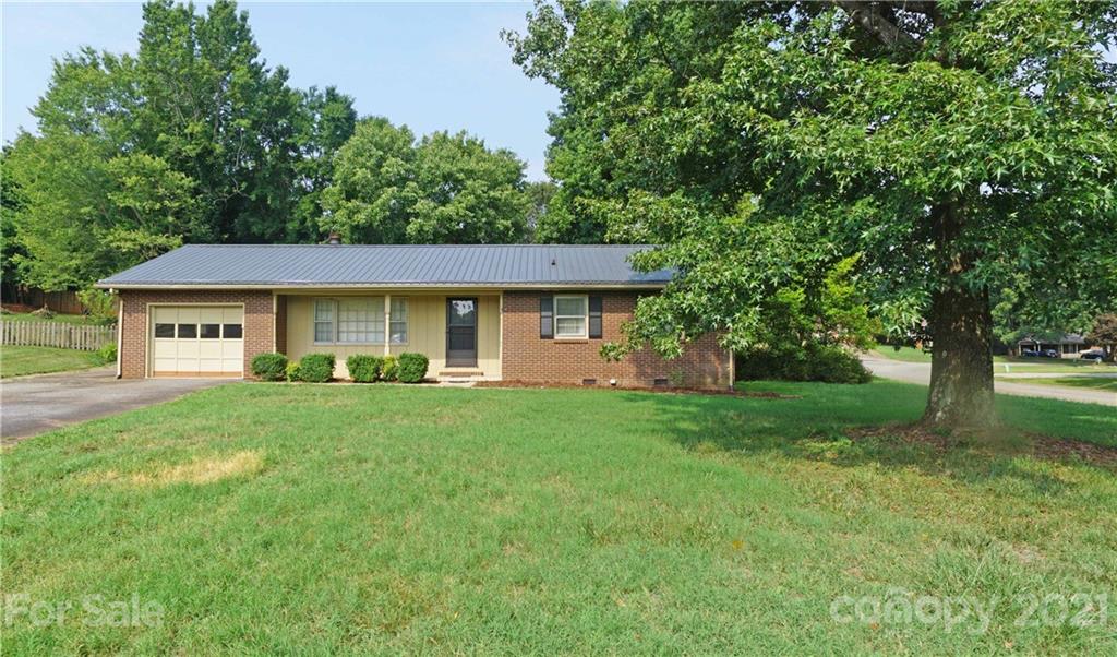 4657 Queens Road Hickory, NC 28602 - Photo 2 of 17 Gallery Image 2