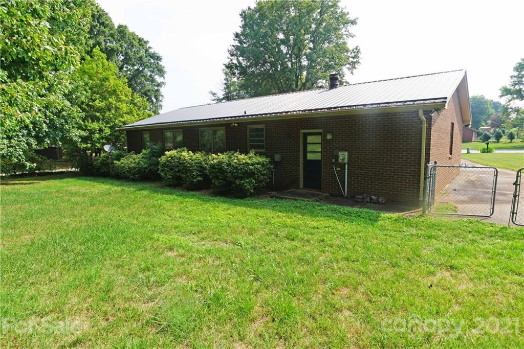 4657 Queens Road Hickory, NC 28602 - Photo 3 of 17 Gallery Image 3