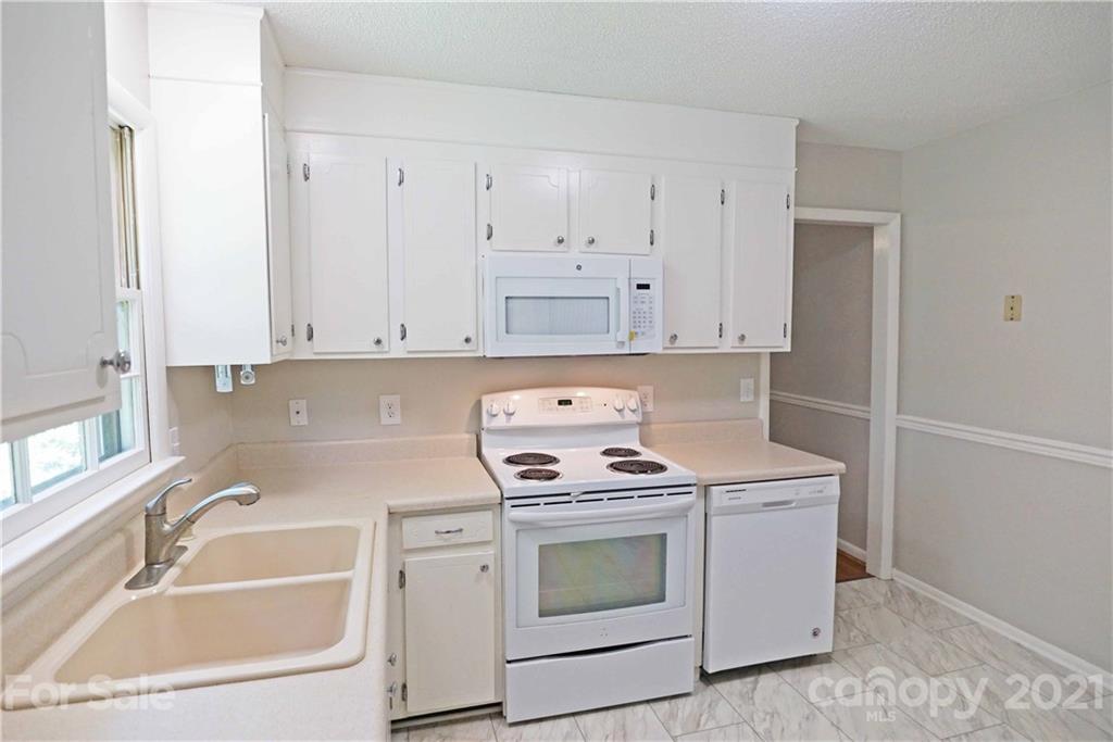 4657 Queens Road Hickory, NC 28602 - Photo 5 of 17 Gallery Image 5