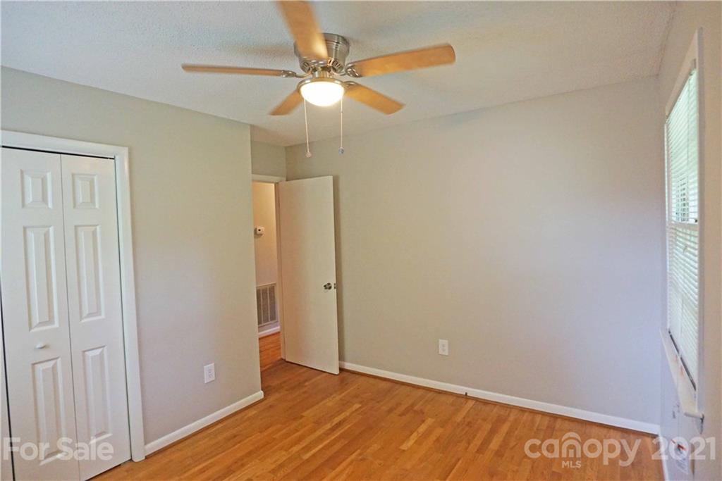 4657 Queens Road Hickory, NC 28602 - Photo 10 of 17 Gallery Image 10