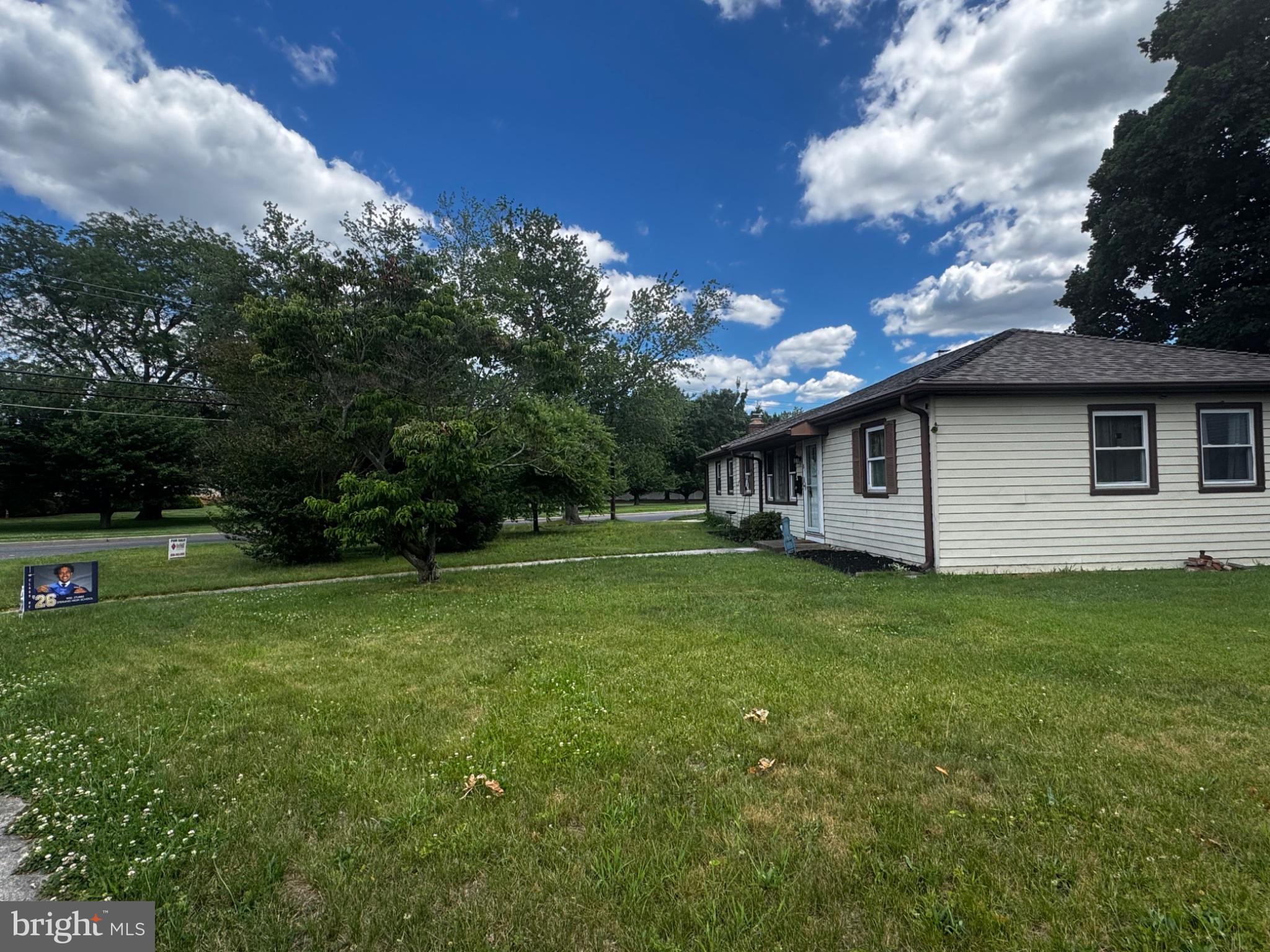 54 Warwick Road Stratford, NJ 08084 - Photo 4 of 20 Charming home with lush green surroundings.