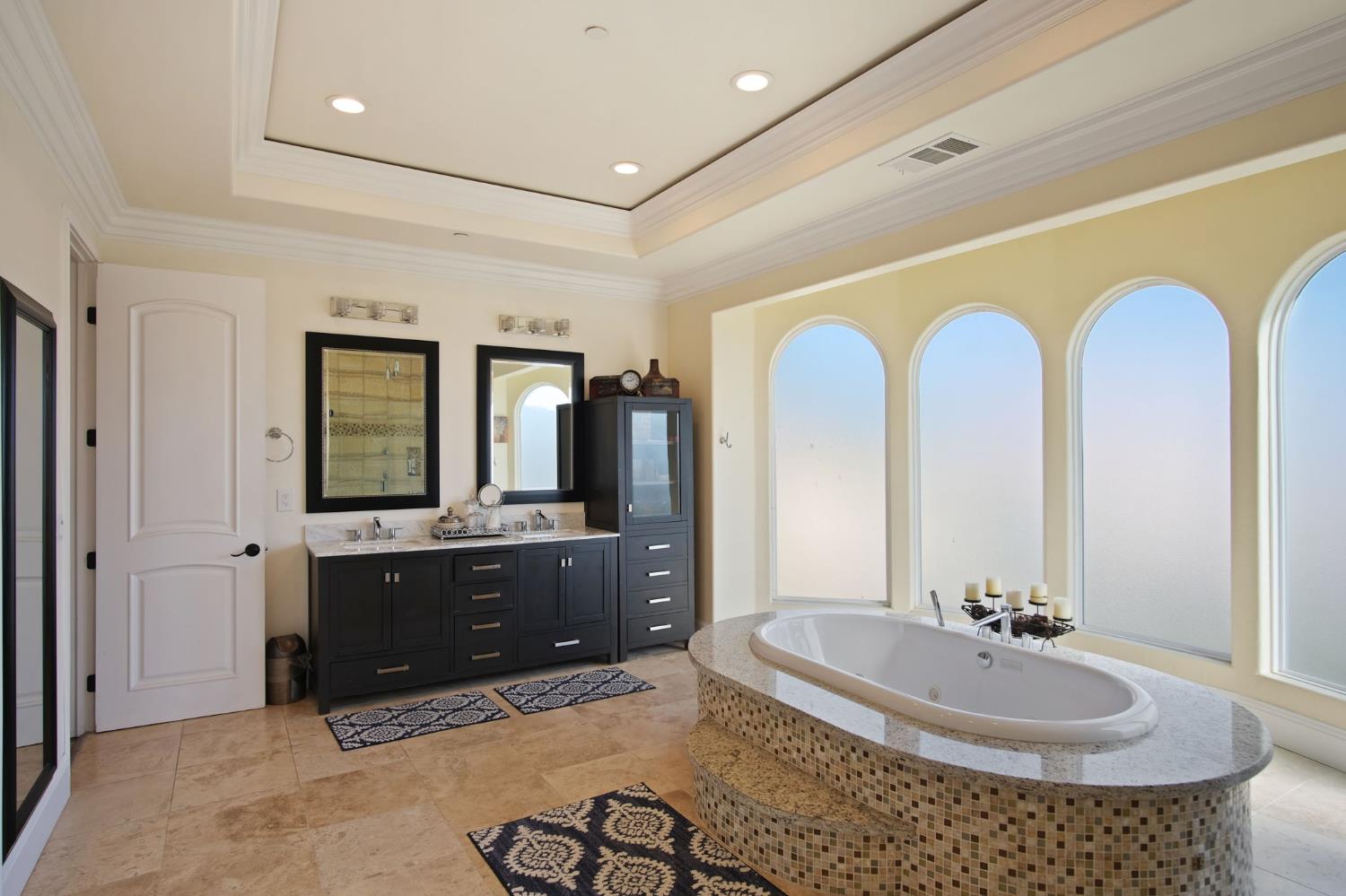 3205 Hillglen Avenue Modesto, CA 95355 - Photo 30 of 45 a spacious bathroom with a tub and sink