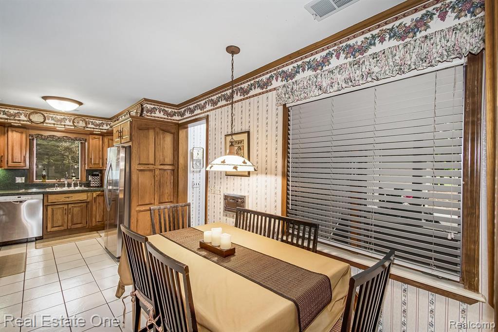 33821 Argonne Road Farmington Hills, MI 48335 - Photo 14 of 39