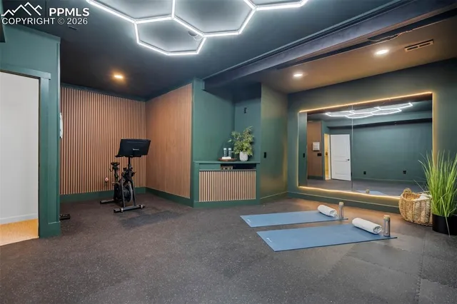 a view of a livingroom with furniture and a projector