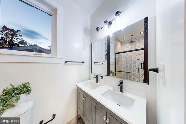 $1,089,000 | 2806 Franklin Street Northeast, Washington, DC 20018