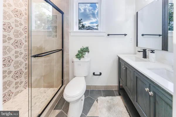 $1,089,000 | 2806 Franklin Street Northeast, Washington, DC 20018