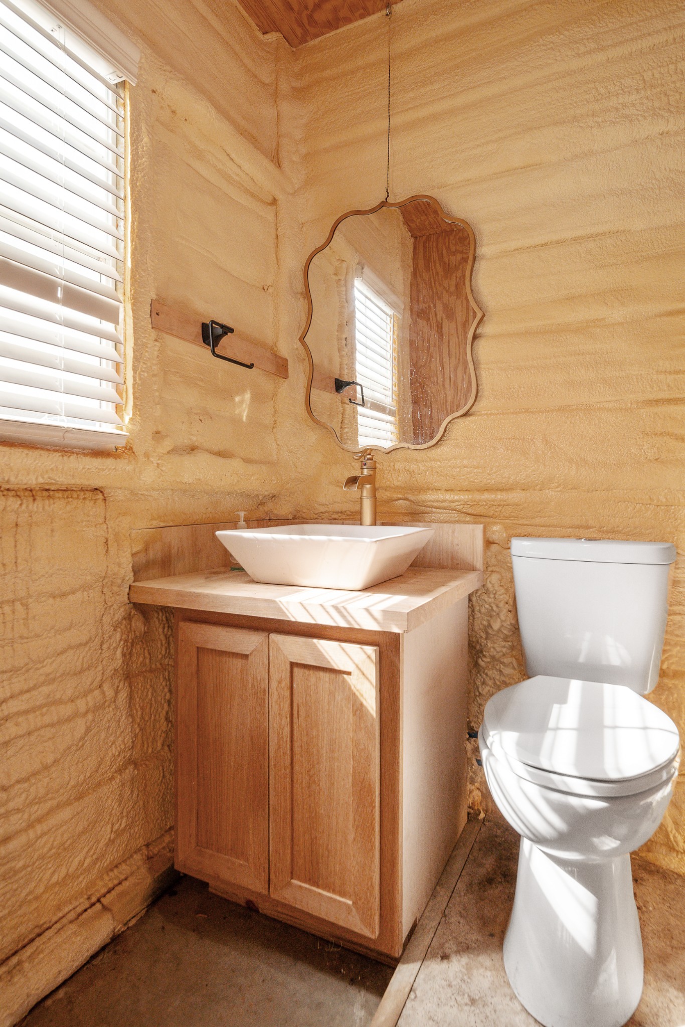 832 Blakemore Road Dickson, TN 37055 - Photo 38 of 42 a bathroom with a toilet a sink and mirror