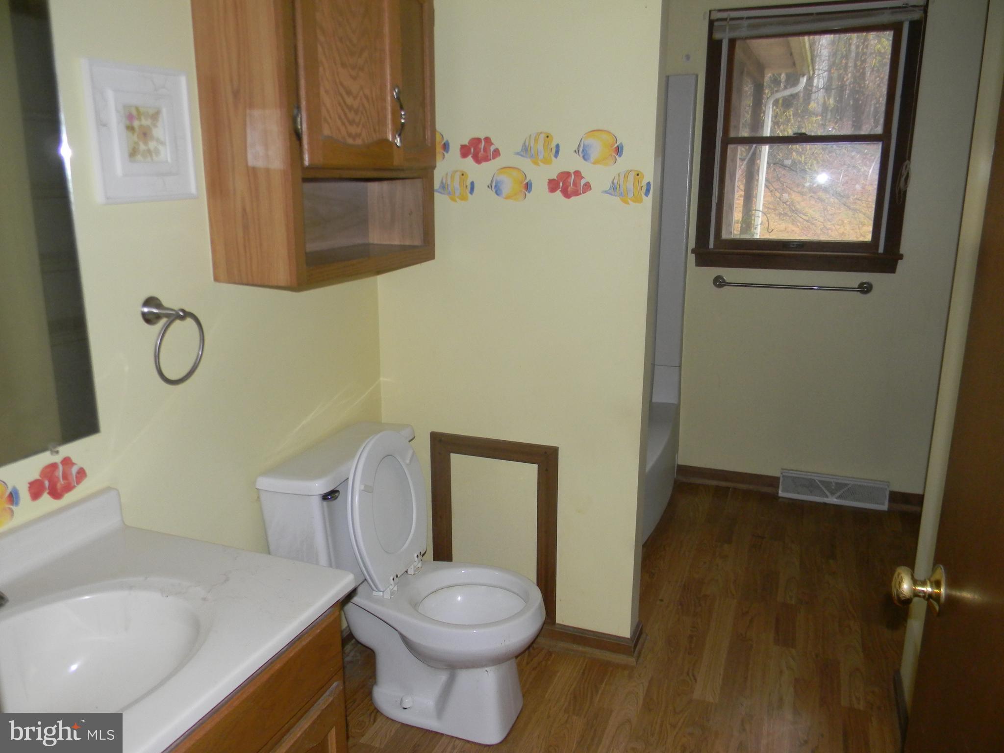 14902 Falls Road Reisterstown, MD 21136 - Photo 11 of 34 MAIN FLOOR FULL BATH 1