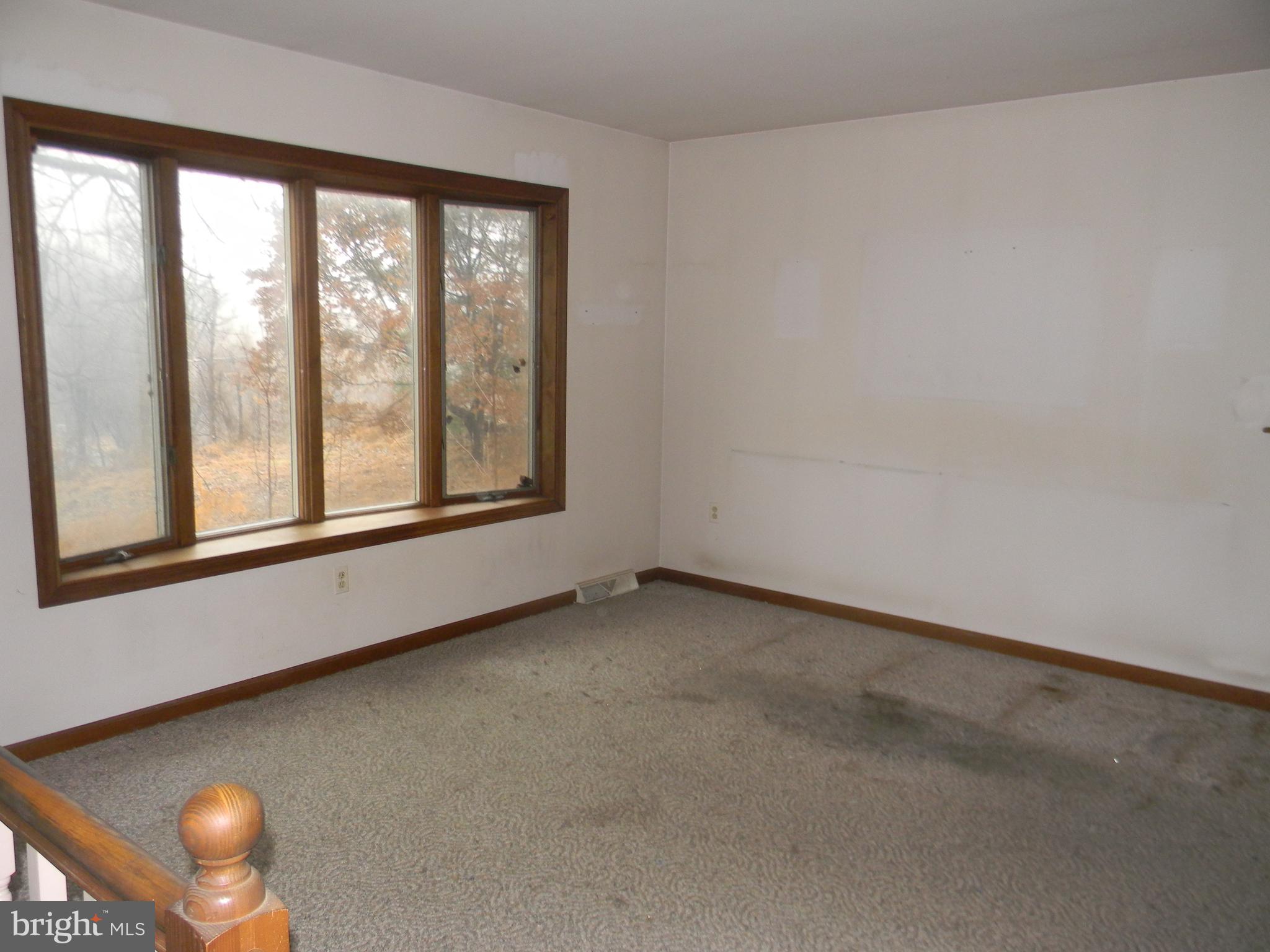 14902 Falls Road Reisterstown, MD 21136 - Photo 4 of 34 LIVING ROOM