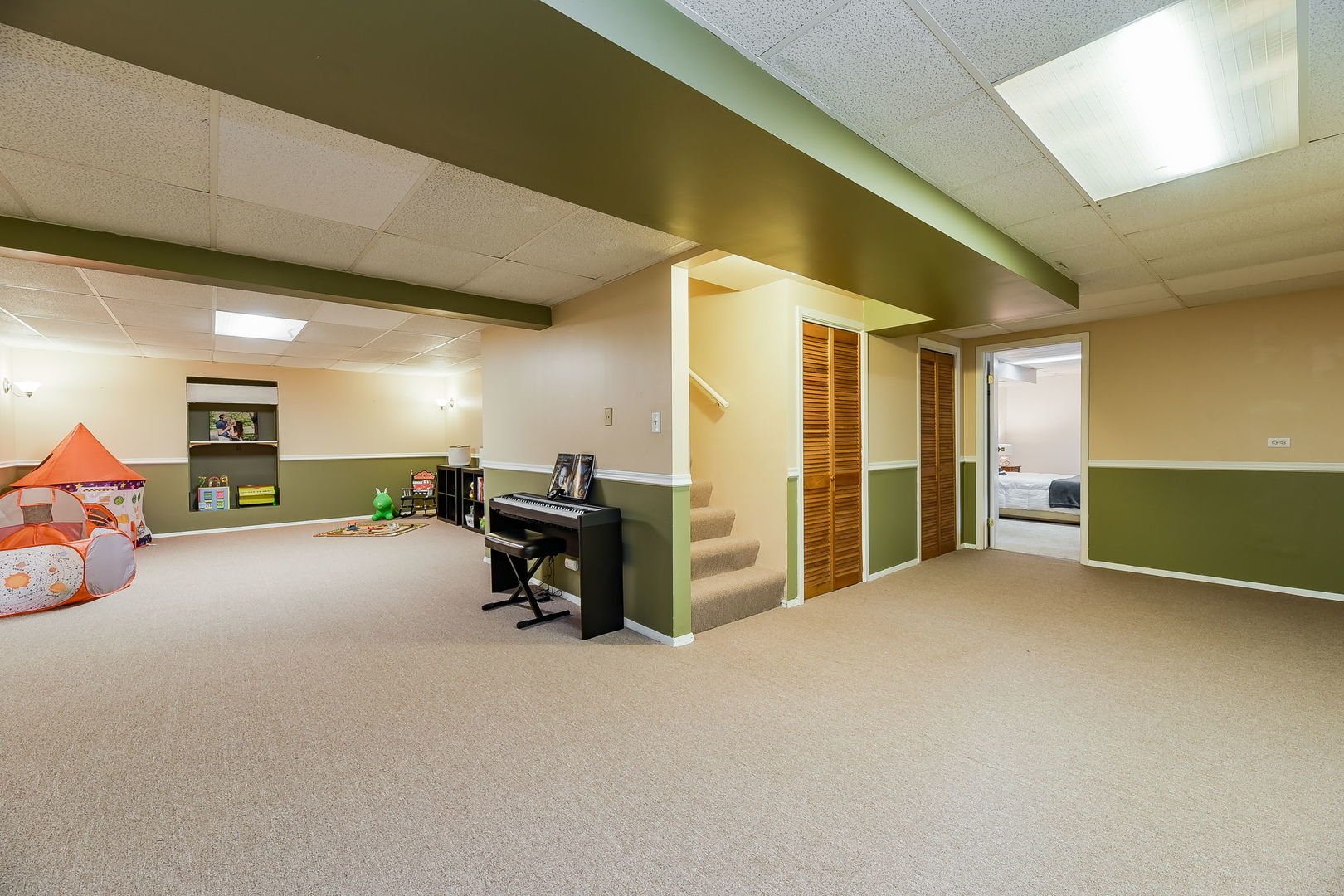 N020 Pleasant Hill Road Wheaton, IL 60187 - Photo 13 of 16 a view of a livingroom with furniture and storage