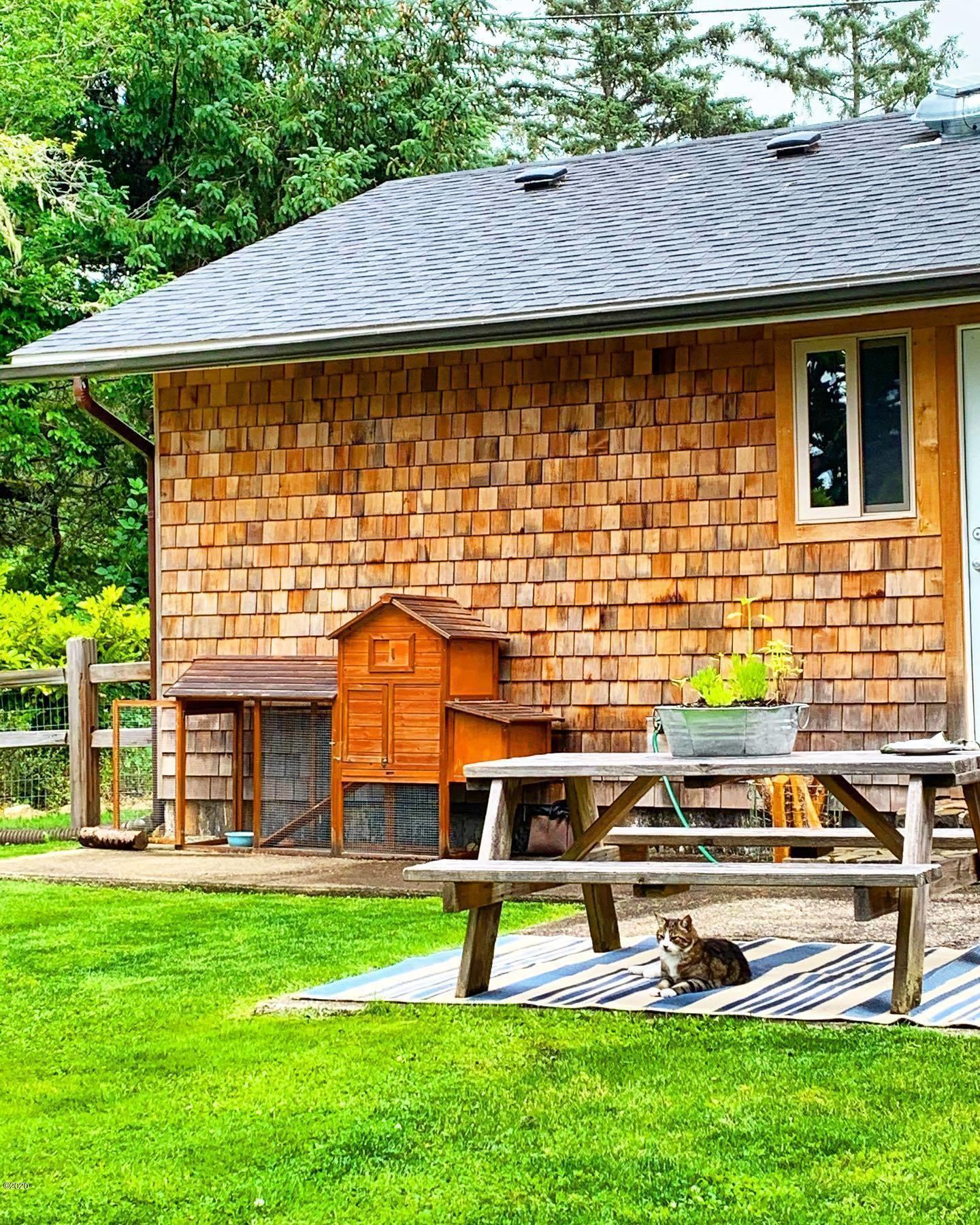 6835 Southwest Inlet Avenue Lincoln City, OR 97367 - Photo 8 of 48 Back relax