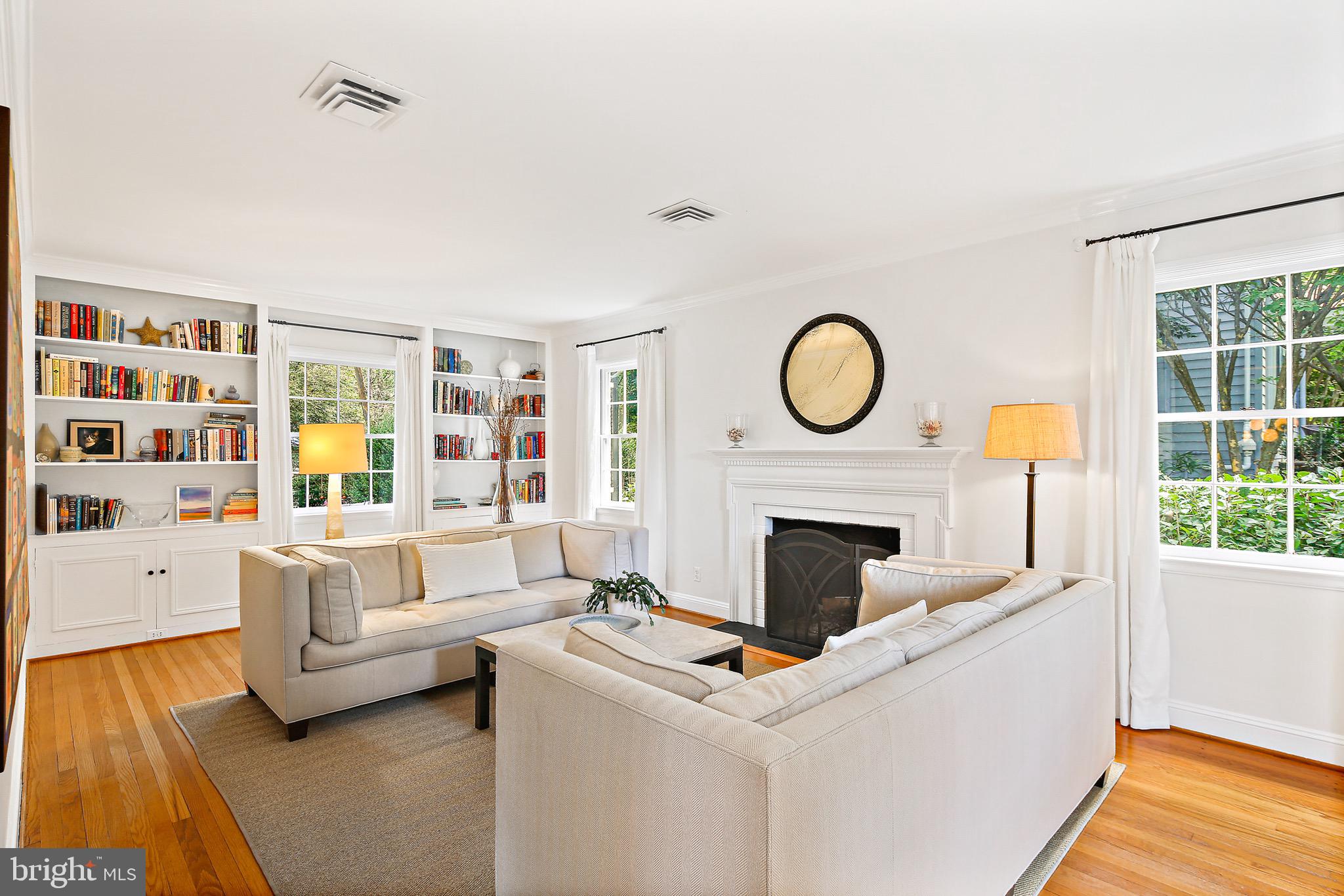 5514 Kemper Road Baltimore, MD 21210 - Photo 8 of 45 Bright & Sunny Living Room