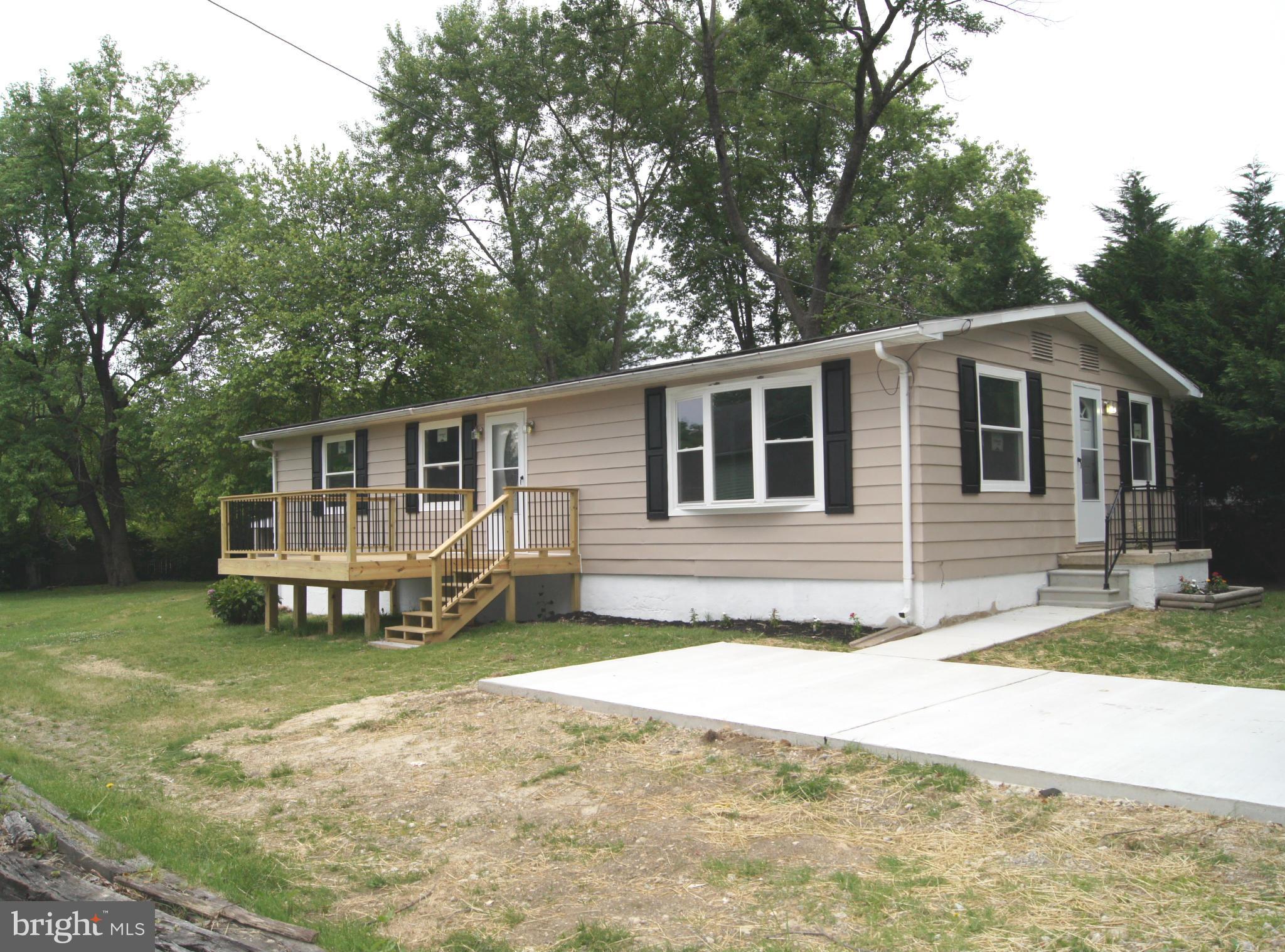 8607 North Point Road Baltimore, MD 21219 - Photo 1 of 25 Exterior (Front)