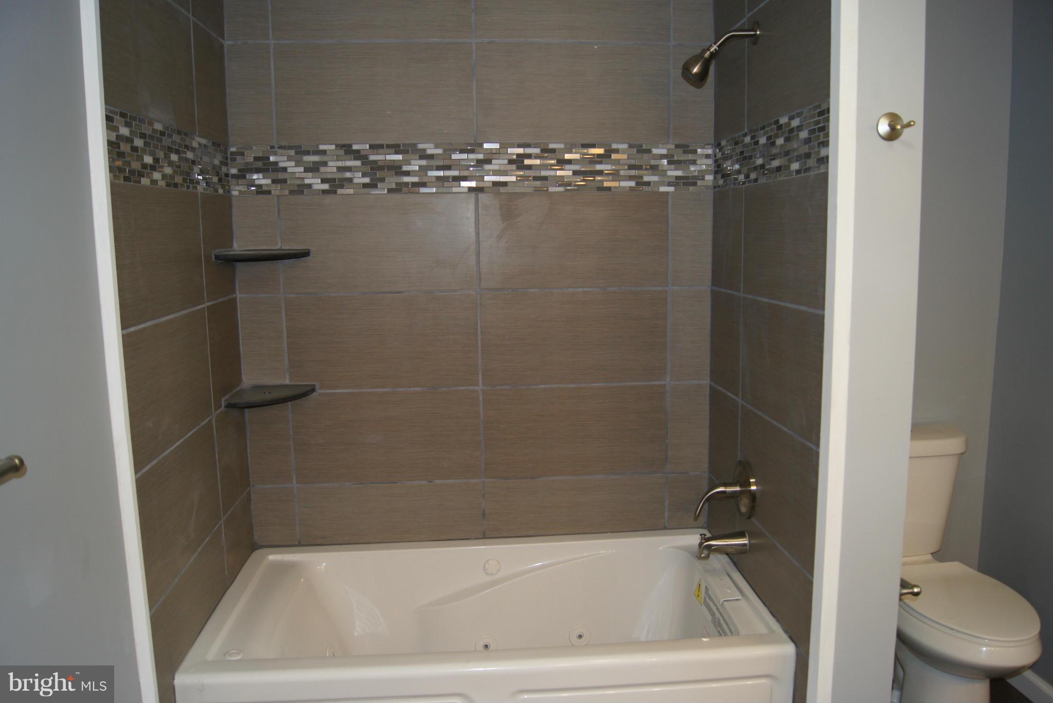 8607 North Point Road Baltimore, MD 21219 - Photo 16 of 25 Bath