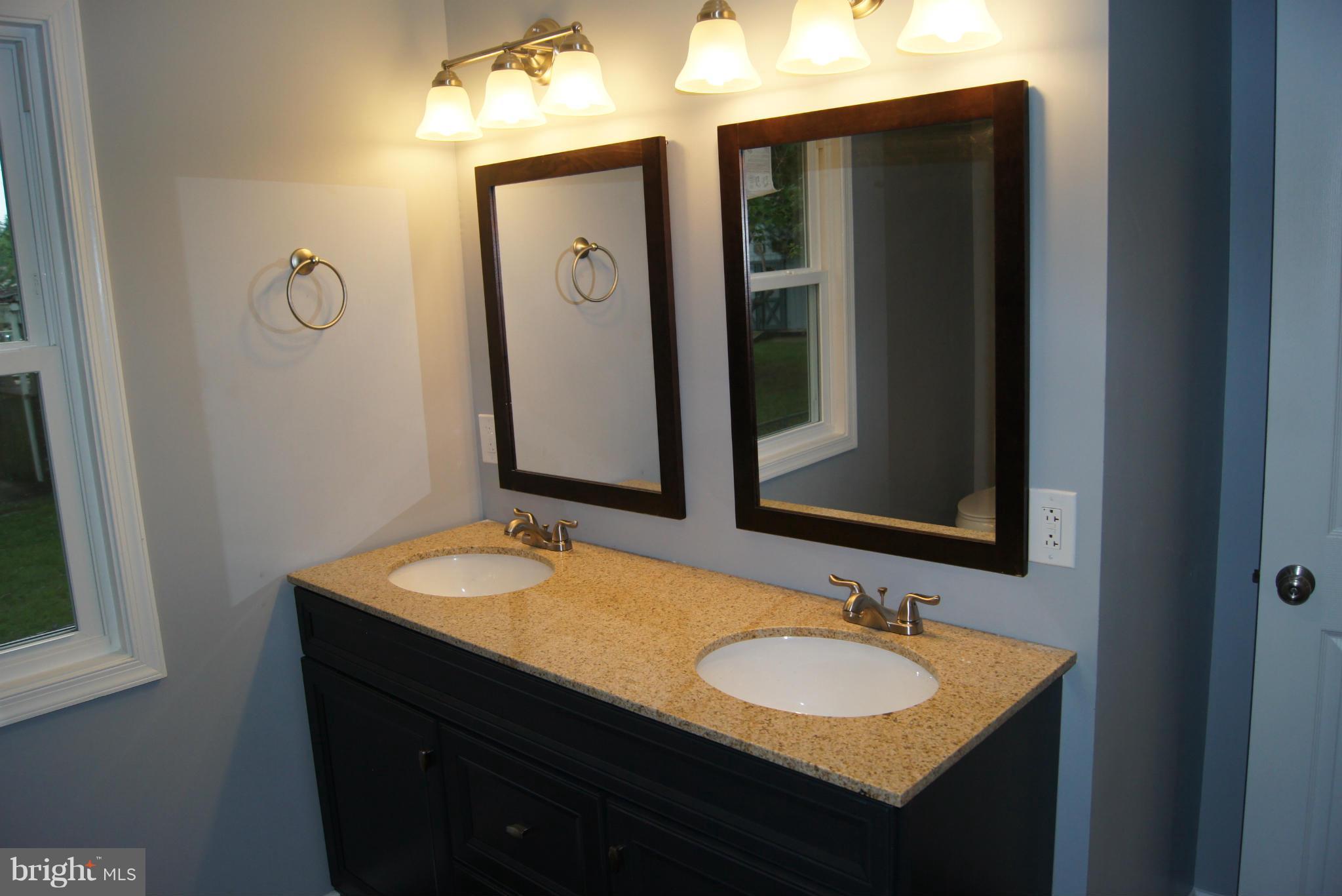 8607 North Point Road Baltimore, MD 21219 - Photo 17 of 25 Bath