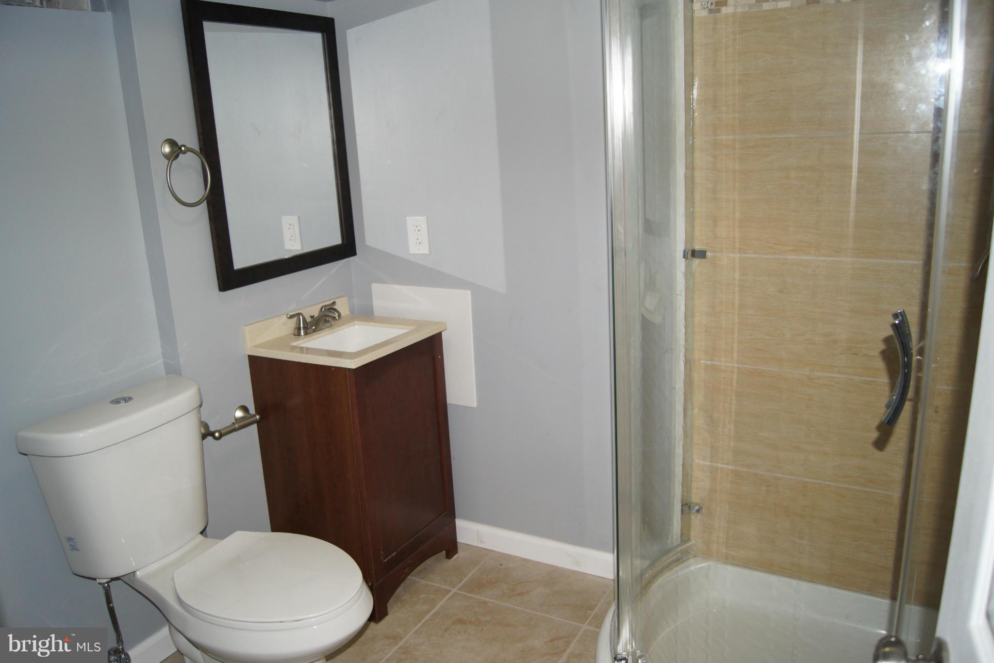 8607 North Point Road Baltimore, MD 21219 - Photo 19 of 25 Bath