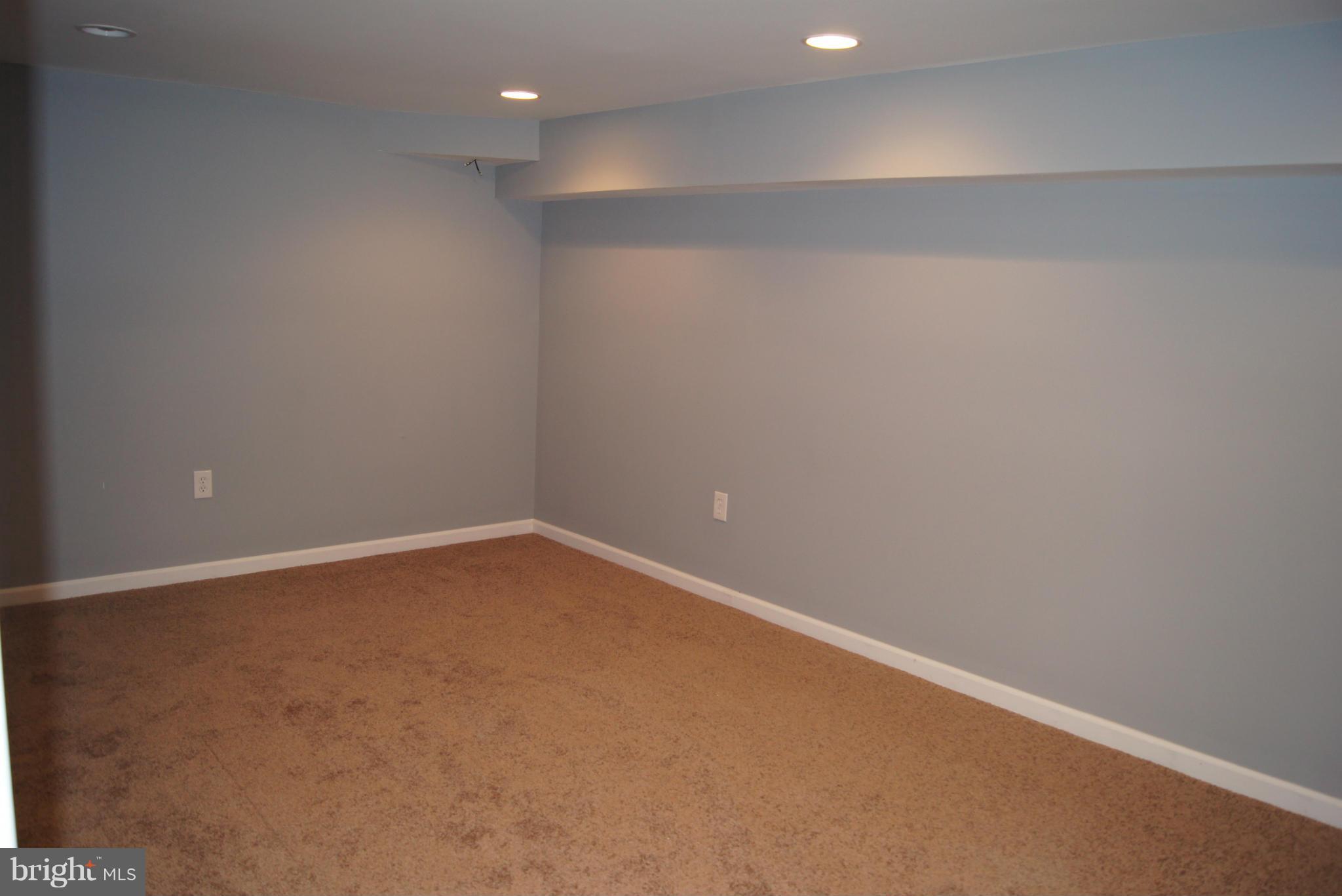 8607 North Point Road Baltimore, MD 21219 - Photo 20 of 25 Bedroom
