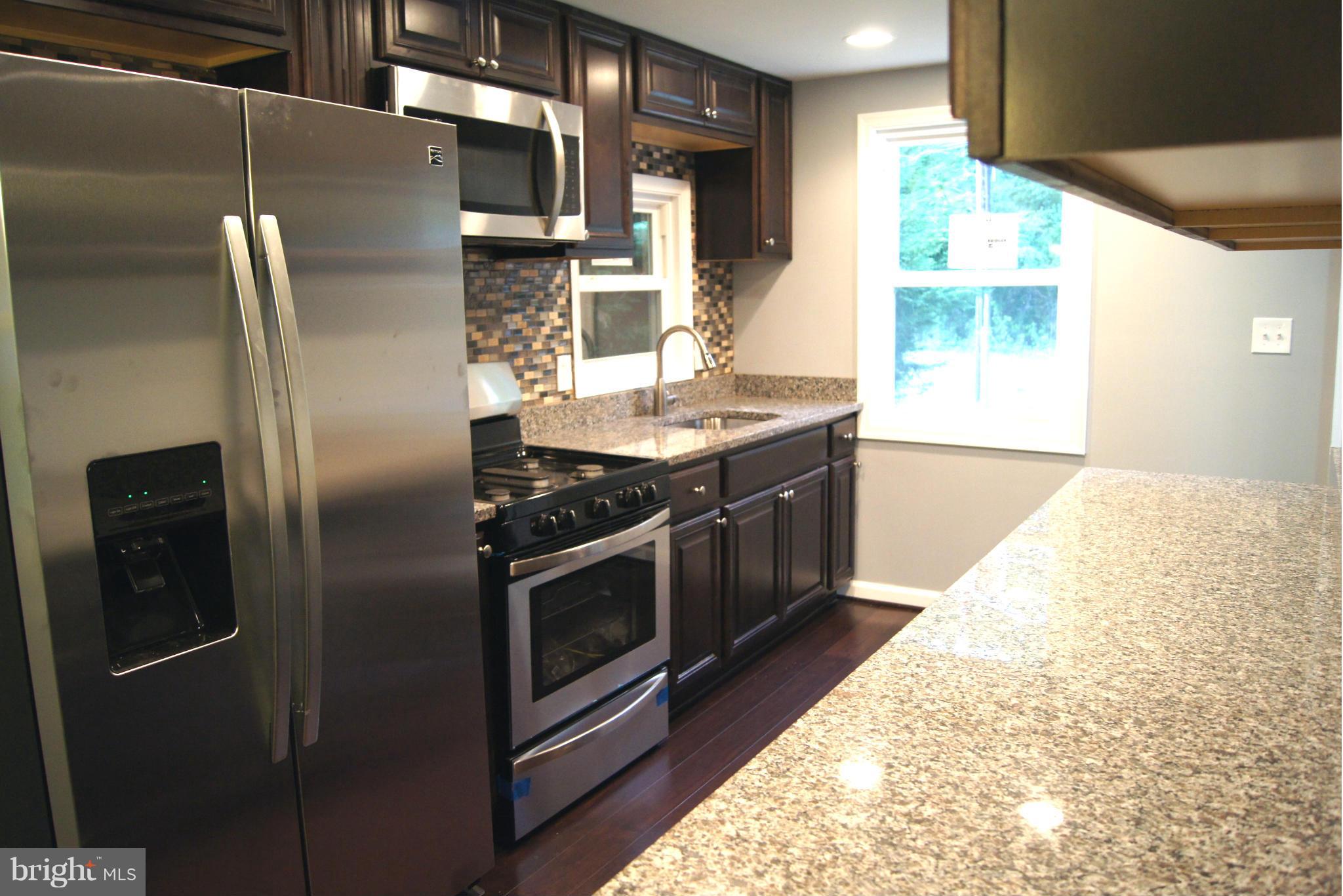 8607 North Point Road Baltimore, MD 21219 - Photo 5 of 25 Kitchen