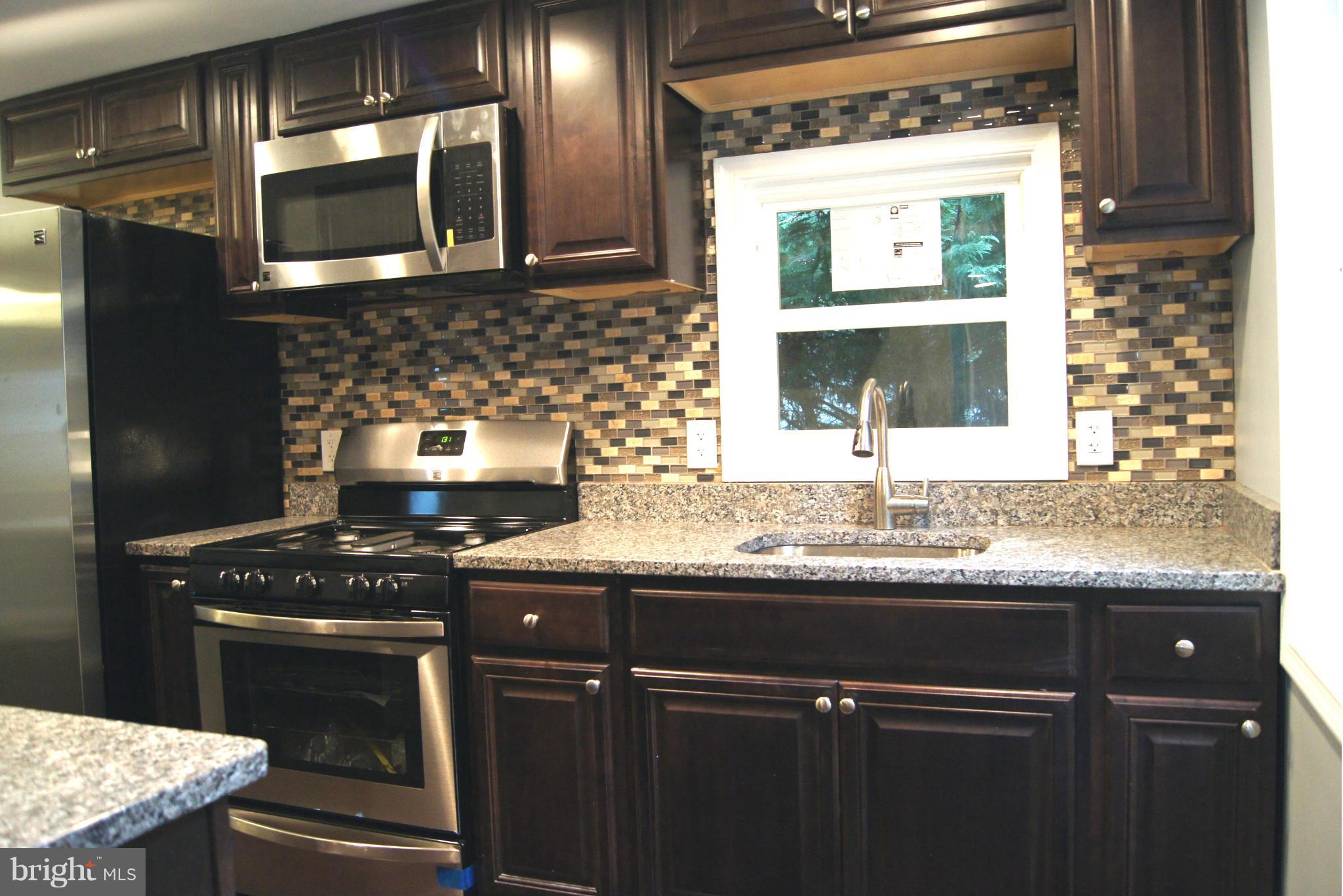 8607 North Point Road Baltimore, MD 21219 - Photo 6 of 25 Kitchen