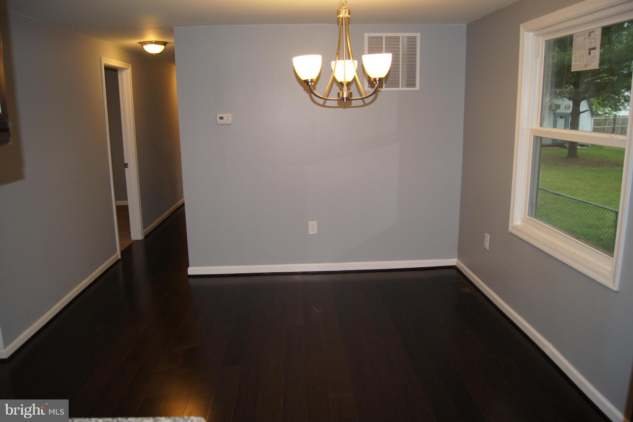 8607 North Point Road Baltimore, MD 21219 - Photo 7 of 25 Dining Room