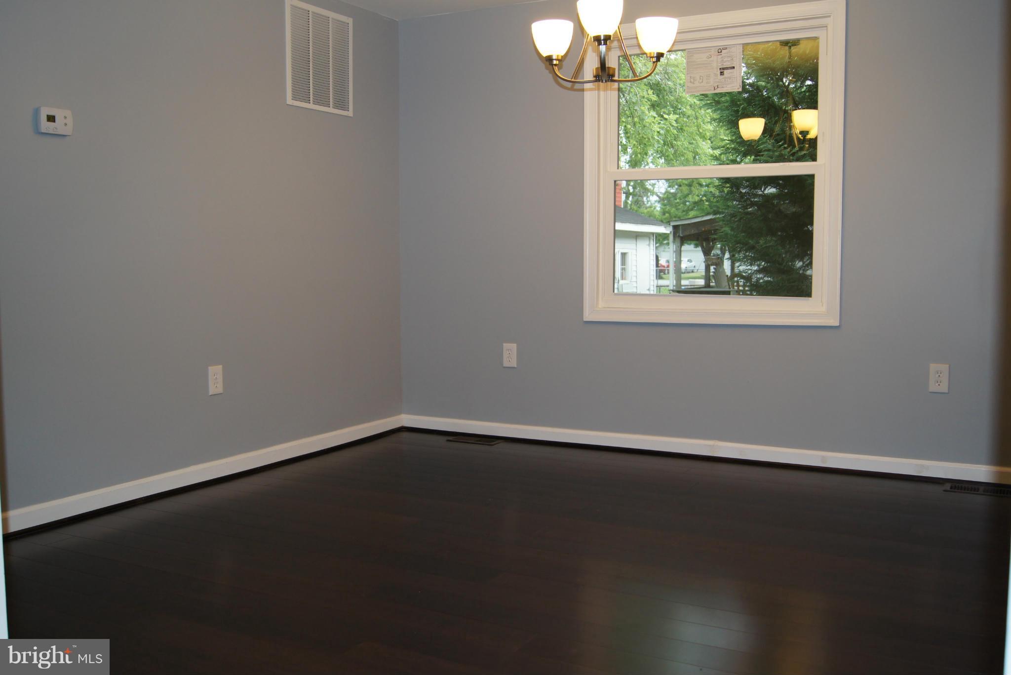 8607 North Point Road Baltimore, MD 21219 - Photo 8 of 25 Dining Room