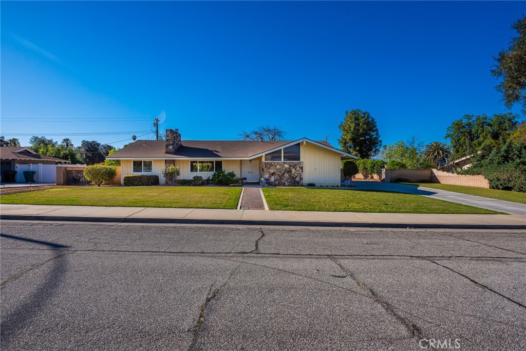 5593 Malvern Way Riverside, CA 92506 - Photo 33 of 54 a house view with a outdoor space