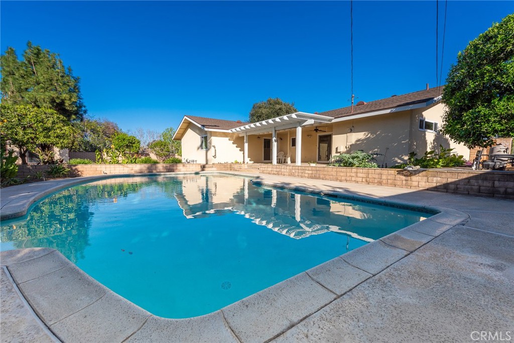 5593 Malvern Way Riverside, CA 92506 - Photo 38 of 54 a front view of a house with garden