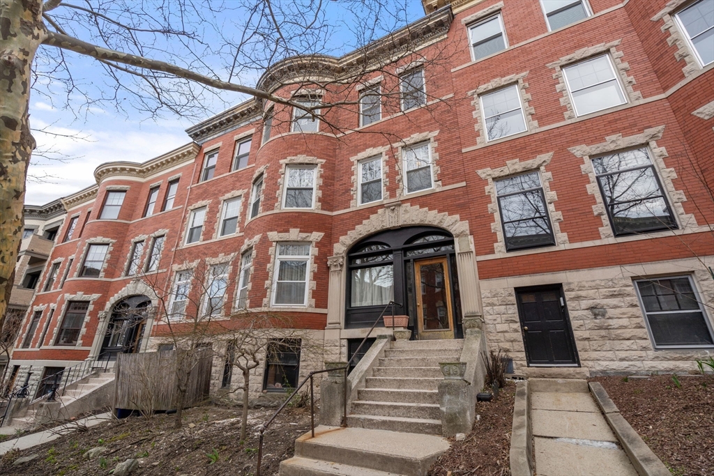 14 Claflin Road, Unit 3 Brookline, MA 02445 - Photo 1 of 19