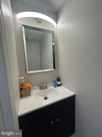 $2,200 | 41 Vanderbilt Court, Sicklerville, NJ 08081