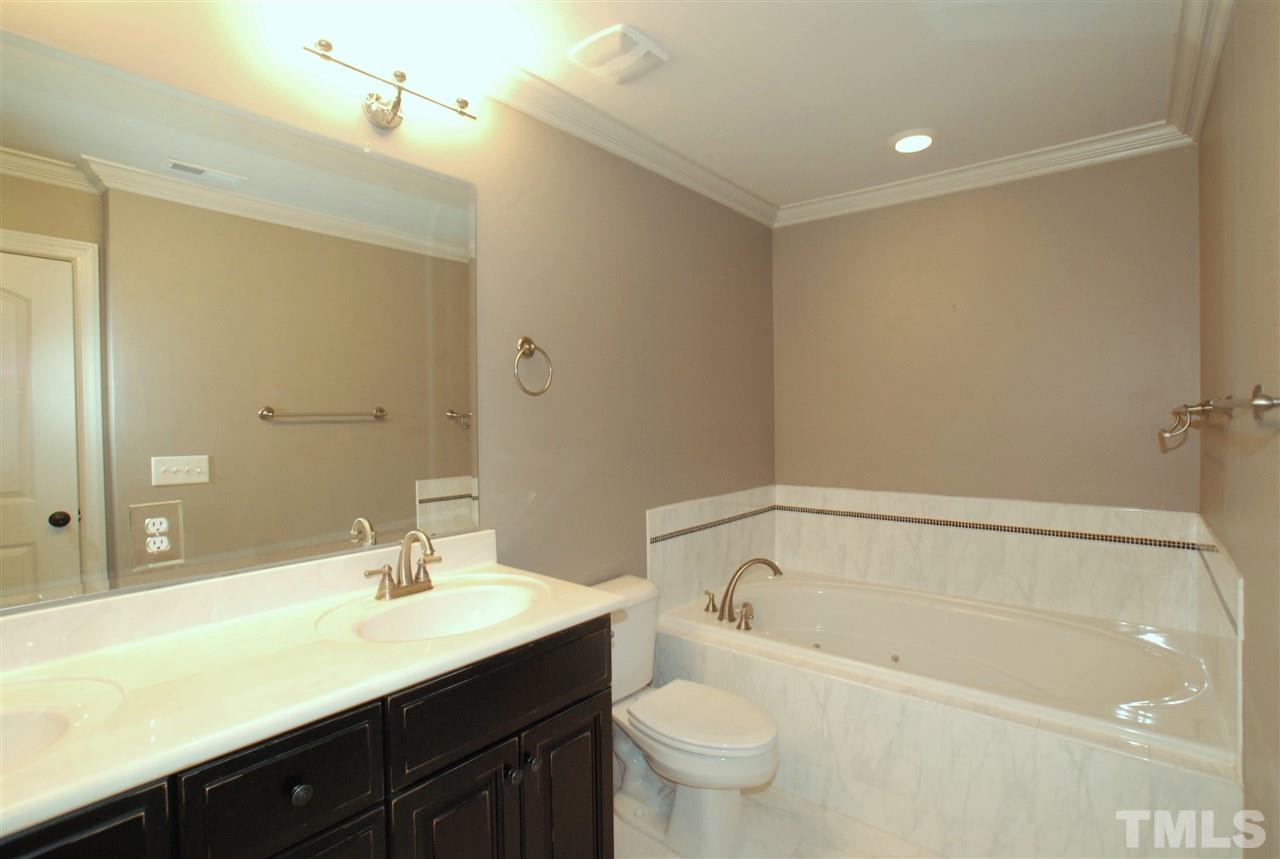 8012 Lloyd Allyns Way Raleigh, NC 27615 - Photo 17 of 25 Large Whirlpool Tub with Tile Surround.