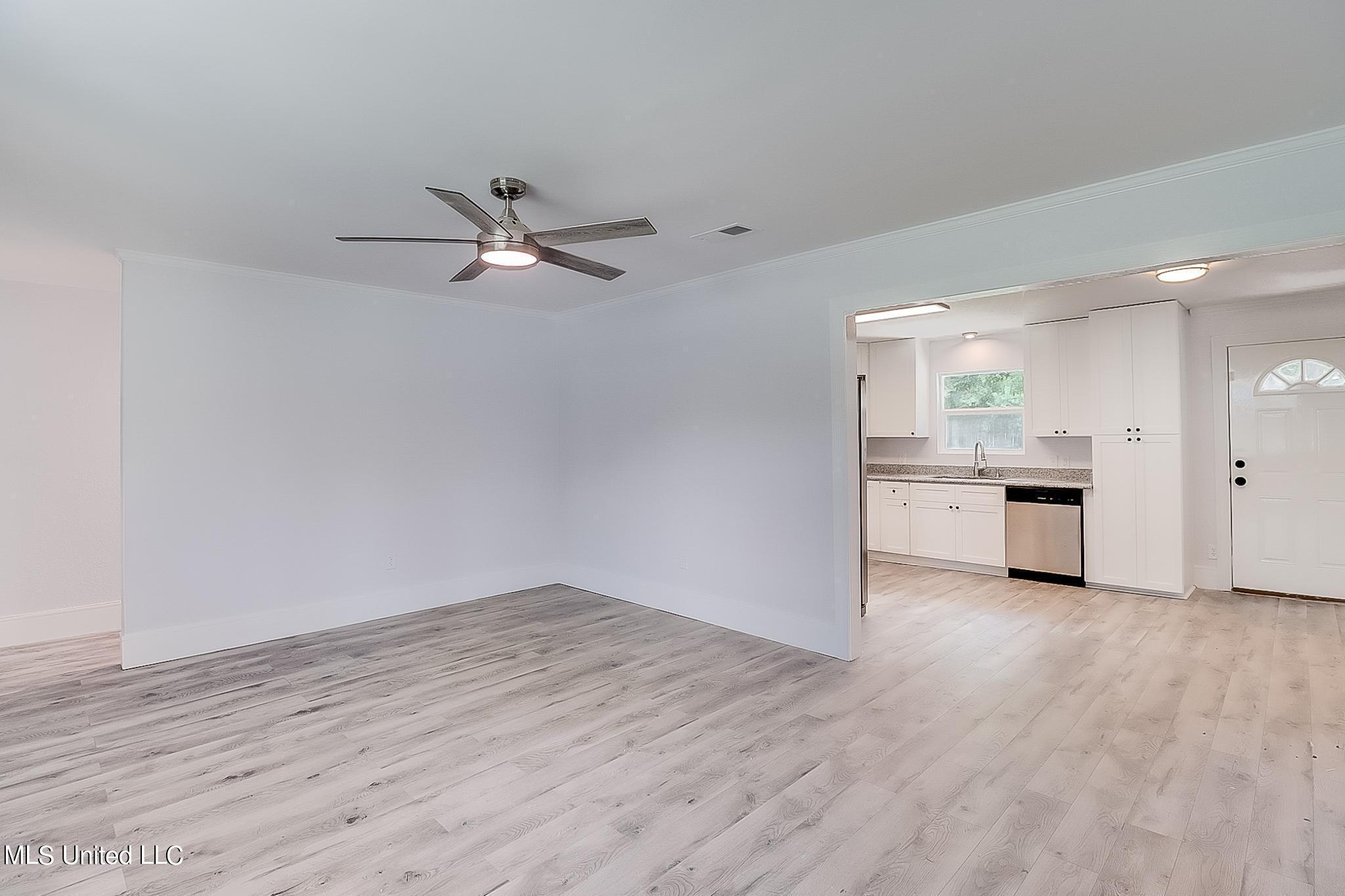 106 Terri Road Gulfport, MS 39503 - Photo 4 of 17 Photo May 29 2024, 12 35 25 PM