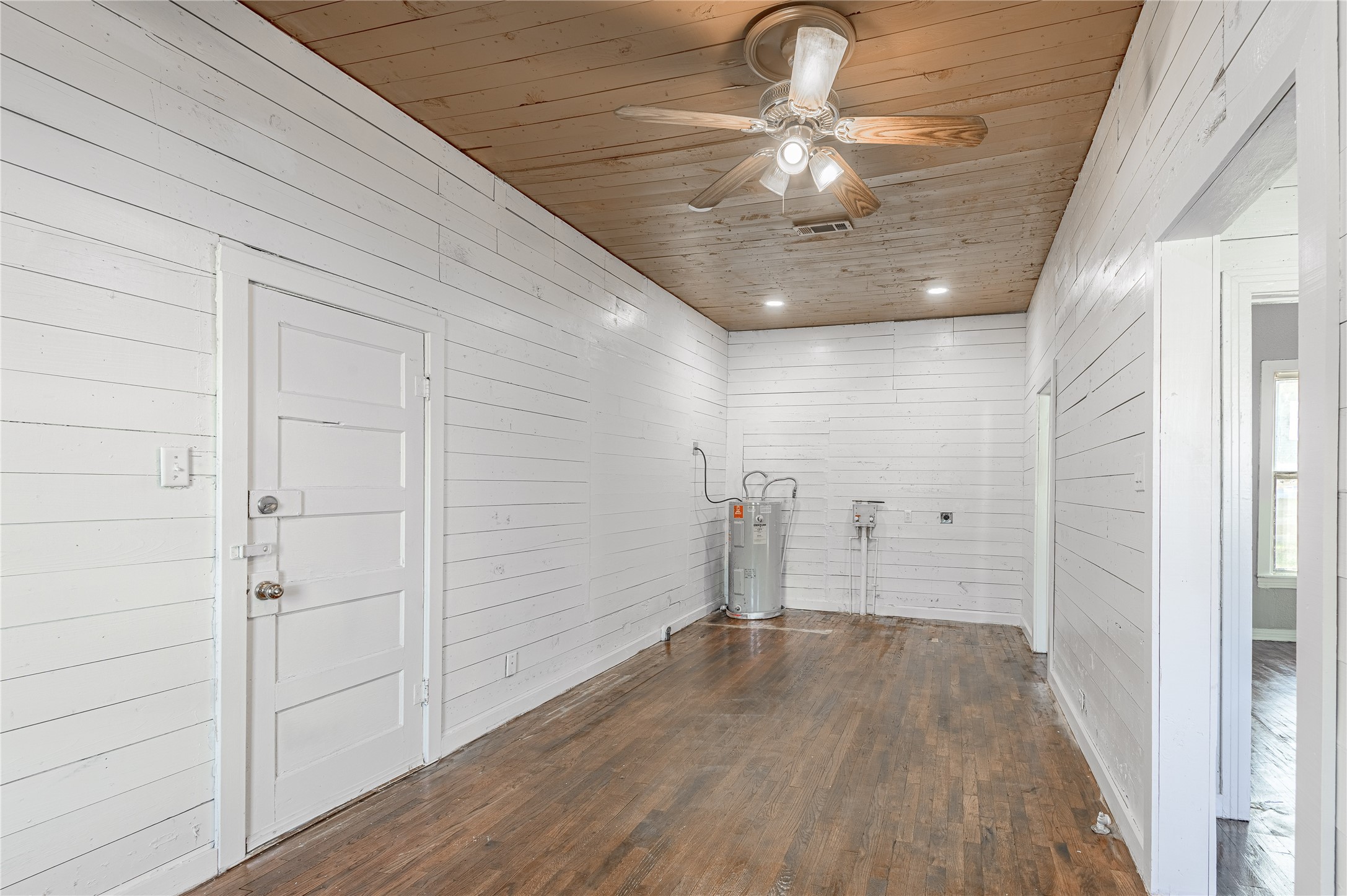 703 Avenue J Huntsville, TX 77320 - Photo 12 of 26 a view of a livingroom with a chandelier