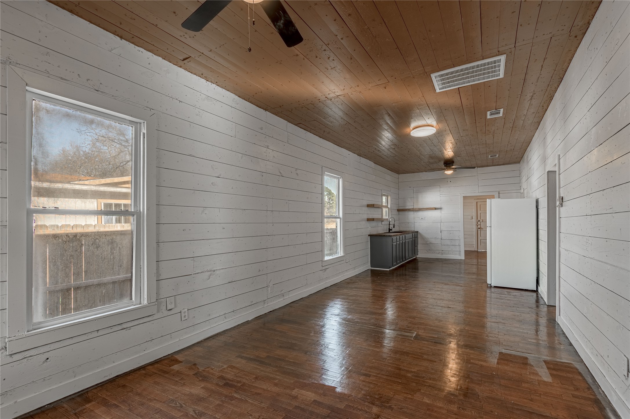 703 Avenue J Huntsville, TX 77320 - Photo 4 of 26 a view of a livingroom with wooden floor