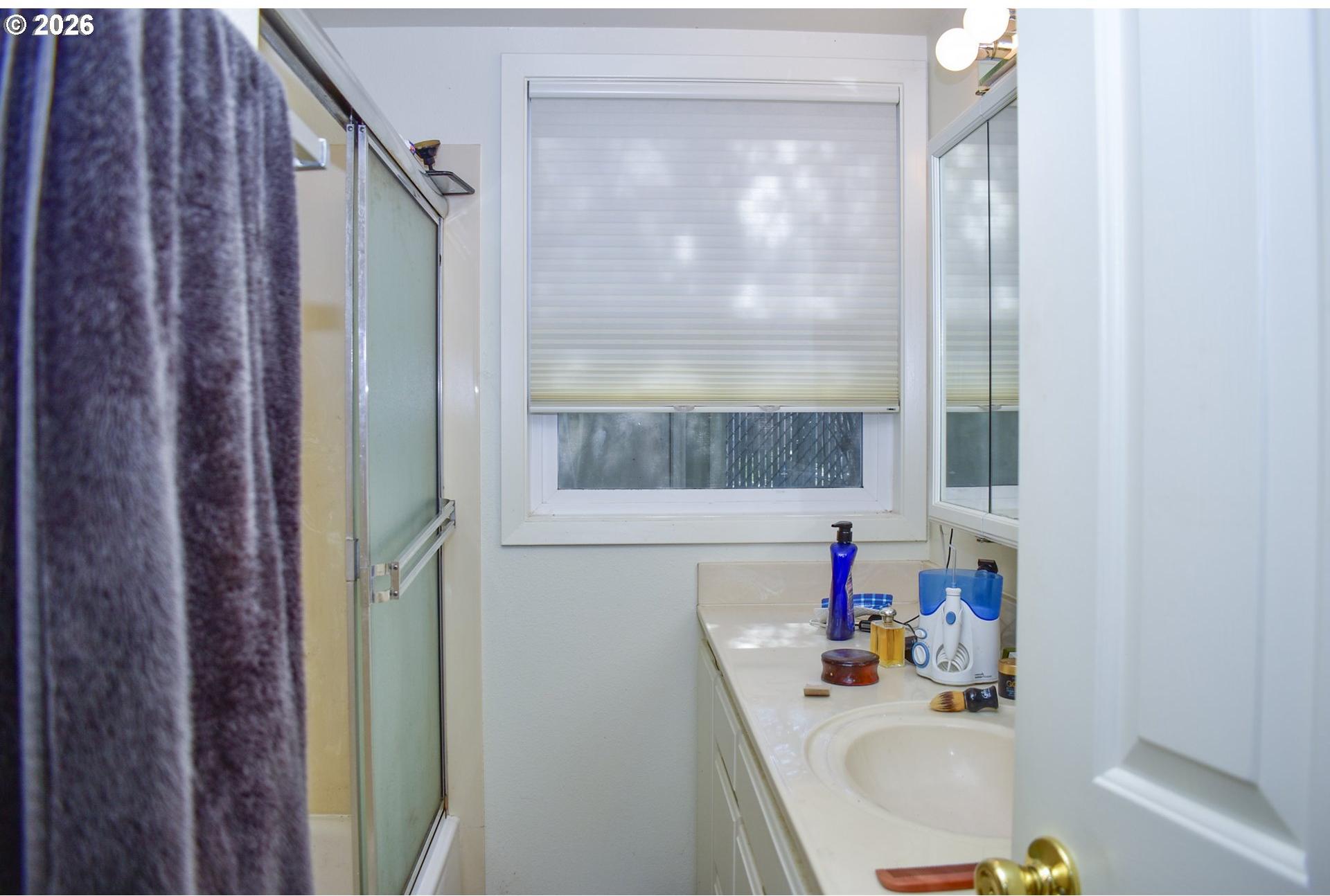 1114 Reddy Avenue Medford, OR 97504 - Photo 5 of 44 Gallery Image 5