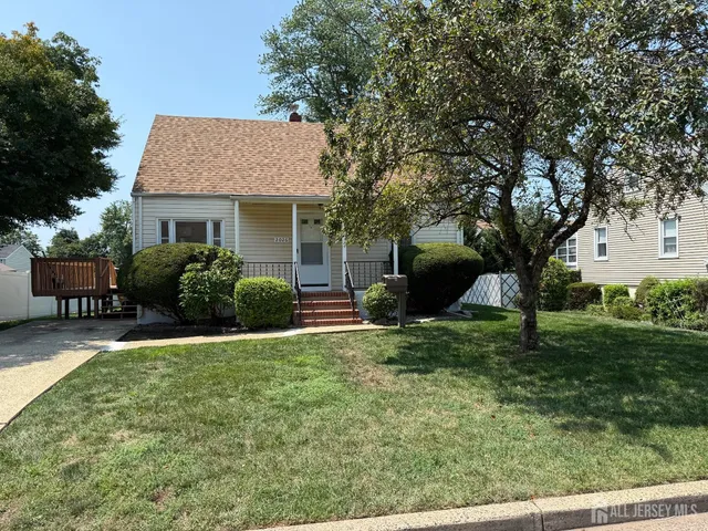 a view of a house with a yard and plants