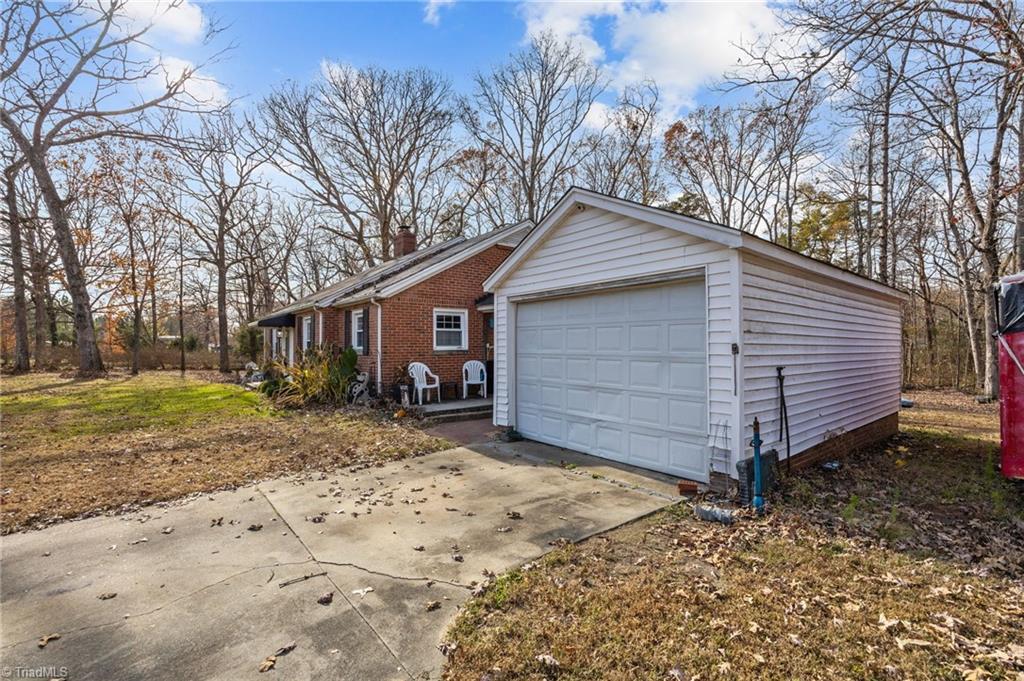 1646 Sandy Cross Road Burlington, NC 27217 - Photo 4 of 22