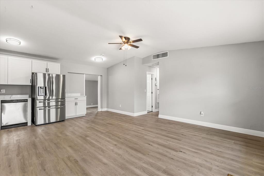 930 Radcliff Street Deltona, FL 32725 - Photo 4 of 24